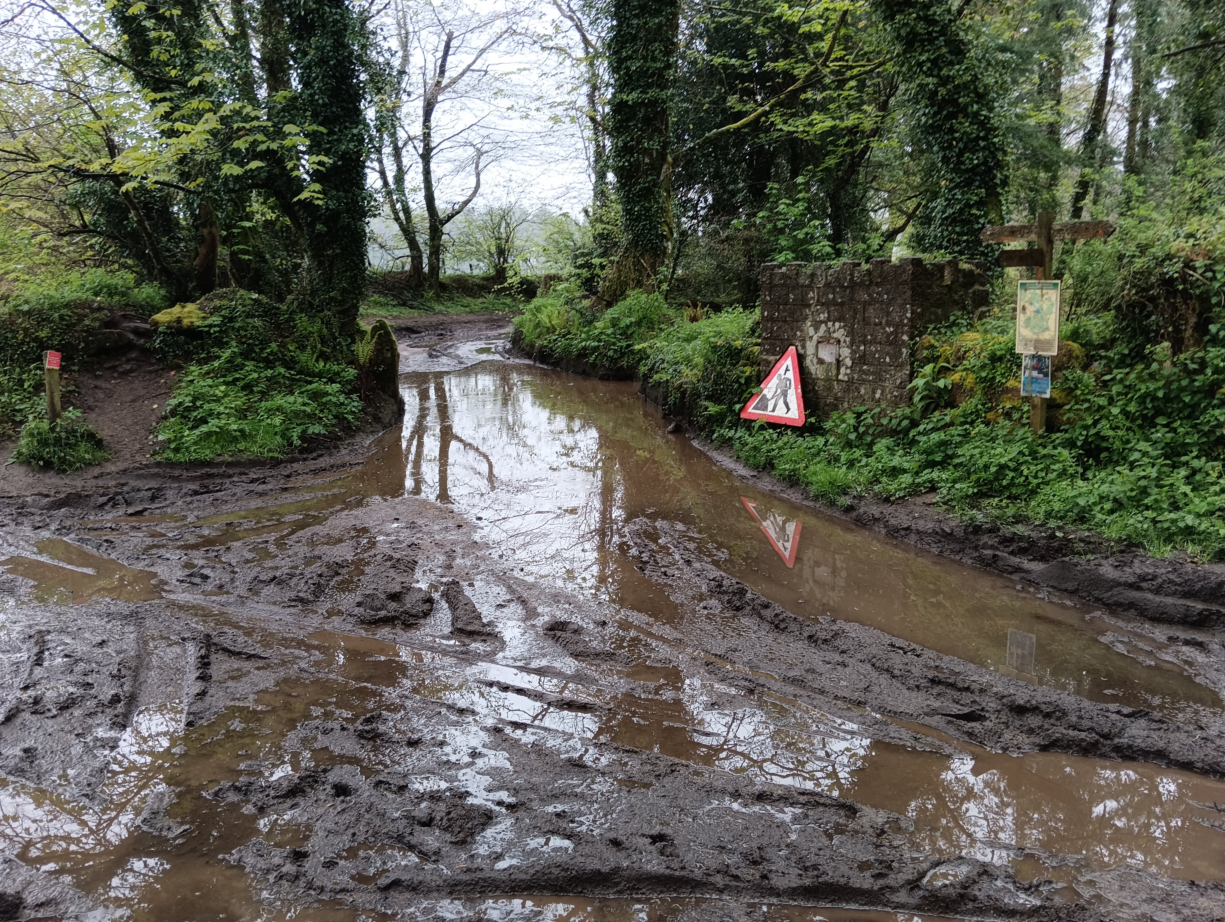 Can be muddy in winter! The Quaker wall is behind the roadsign